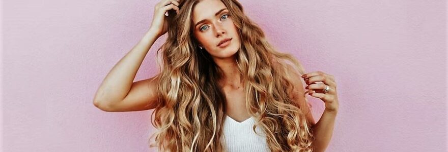 cheveux longs ondulés